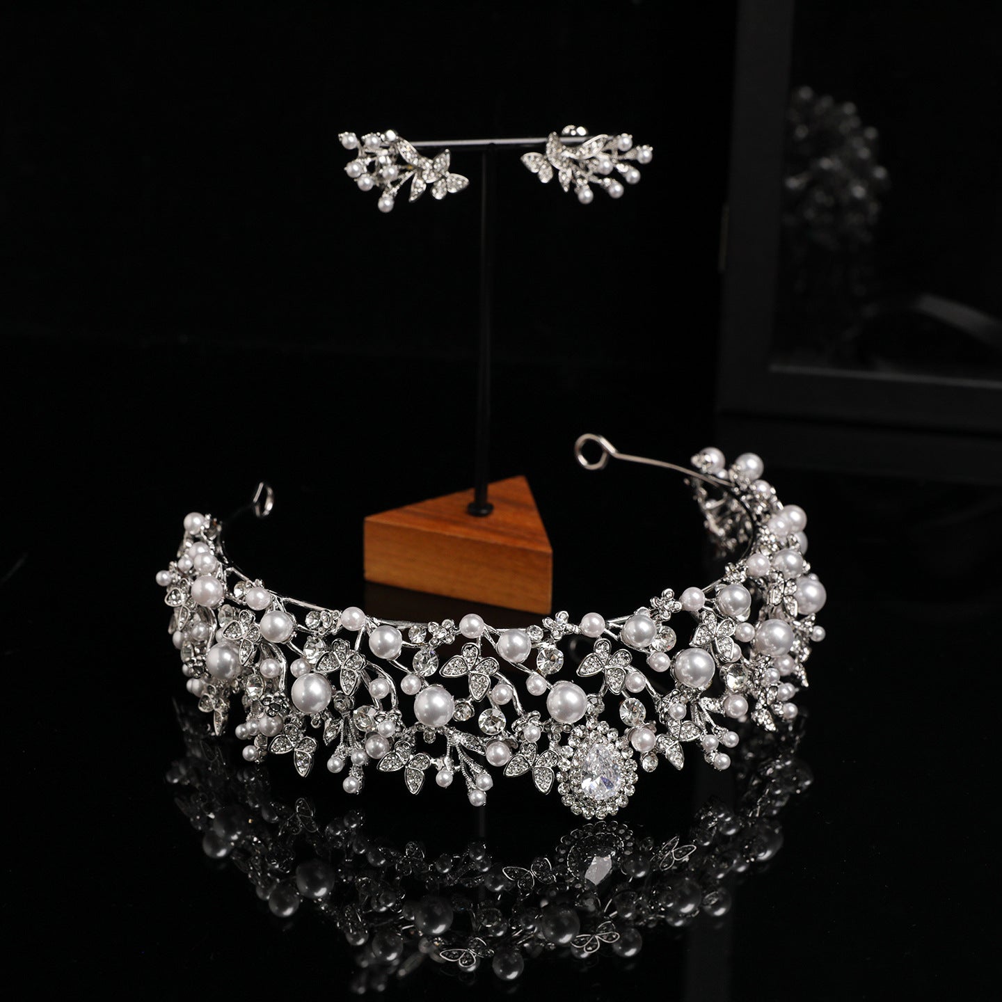 Zircon Pavé Bridal Crown with Pearls